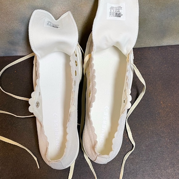 Converse Chuck Taylor All Star Frilly Scallop Platform Women's Sneaker Size 10M - Picture 3 of 14